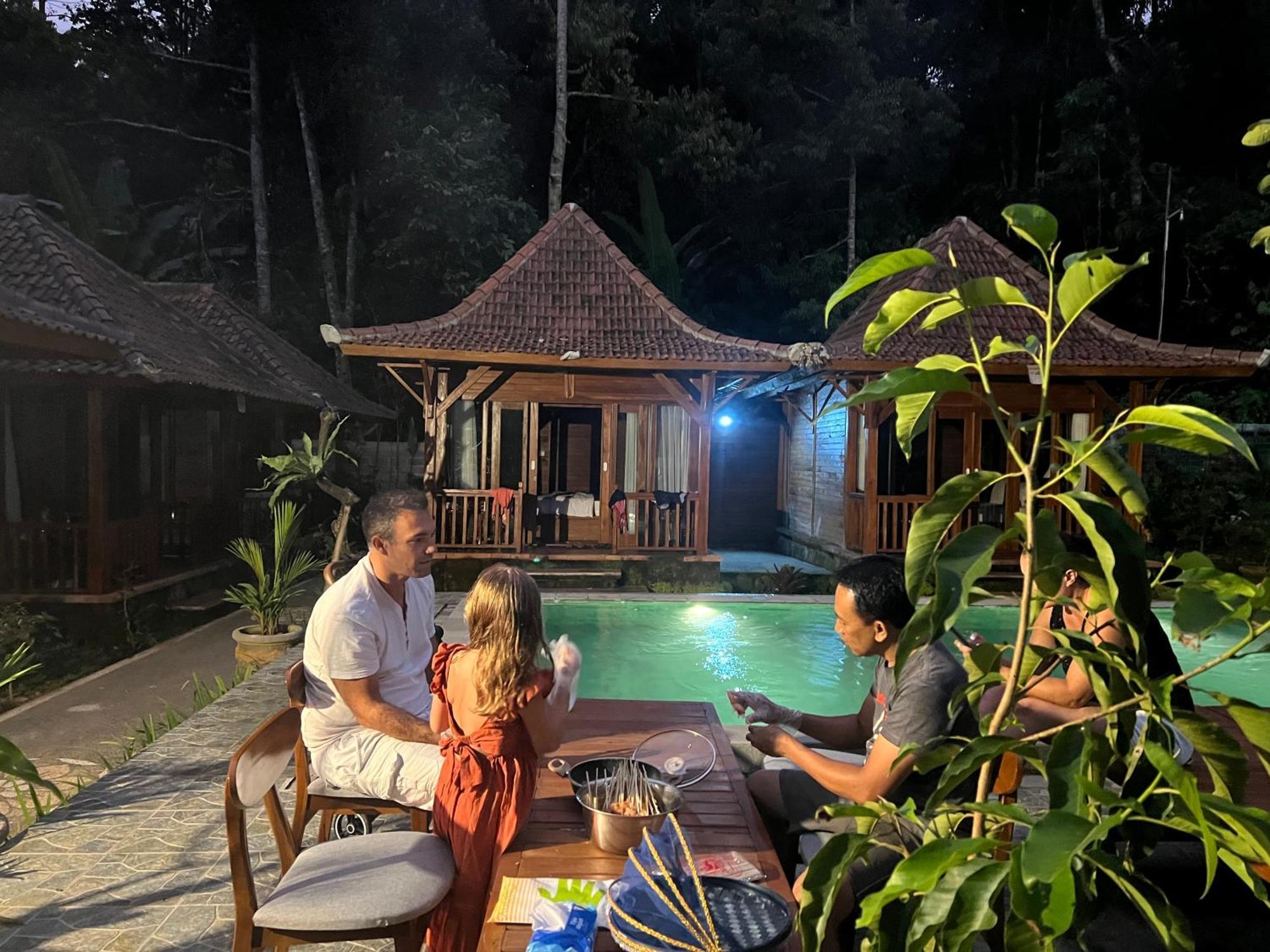 Pondok Manca Undisan Luaran gambar